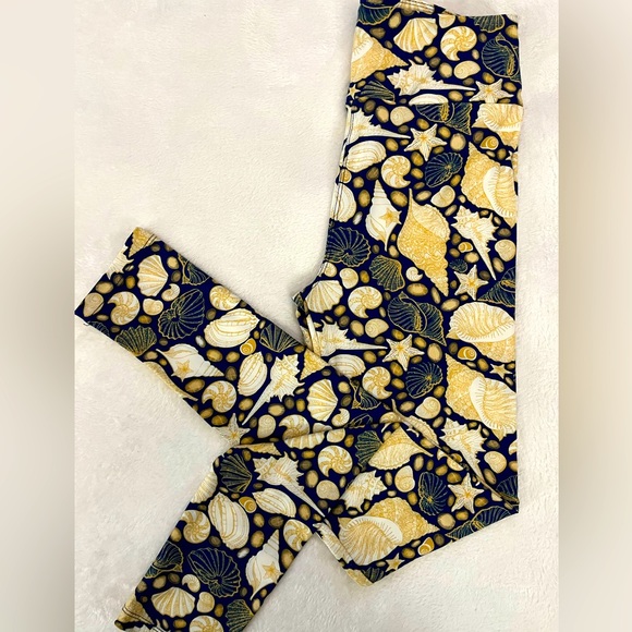 Lularoe seashells theme leggings - Picture 1 of 3